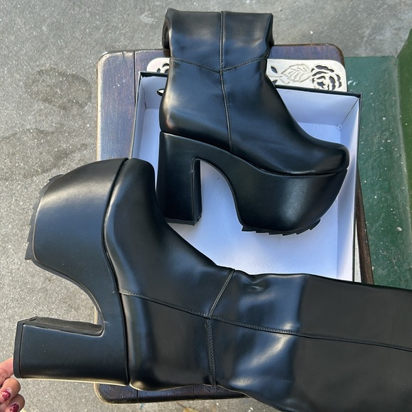 GOTTA LEVEL UP KNEE HIGH BOOTS - Picture 11 of 12